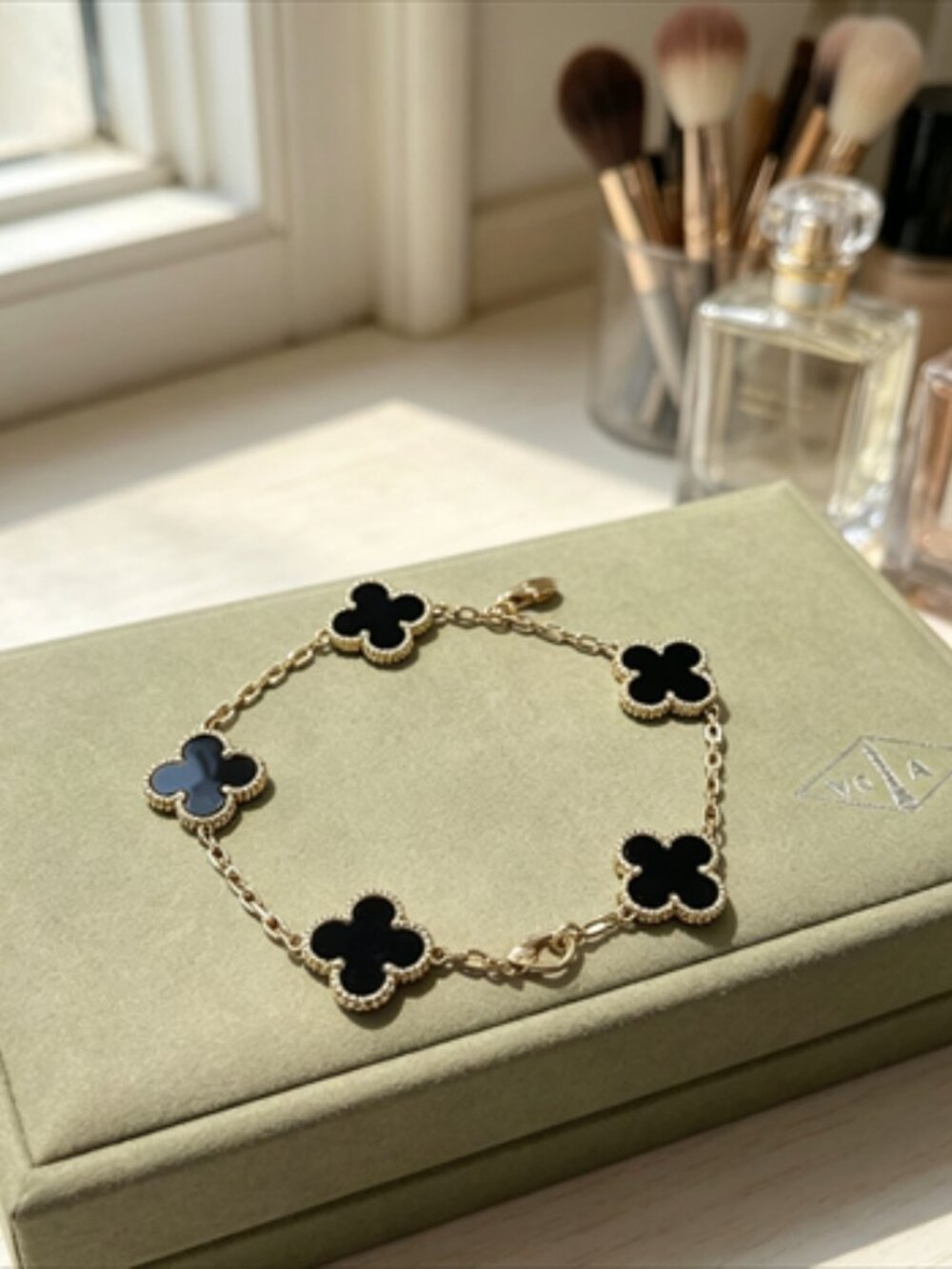 ⋆Van Cleef & Arpels Black Bracelet⋆